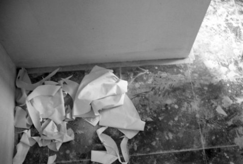 涂刷乳膠漆后墻面可以撕皮是什么原因？