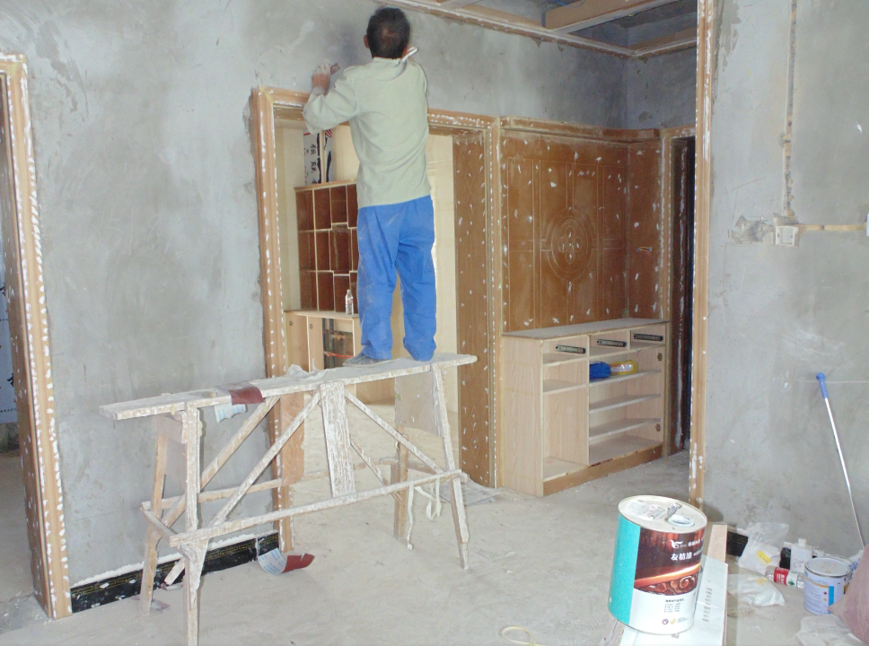 冒高溫戰酷暑，友情漆代理確保工程按時完工