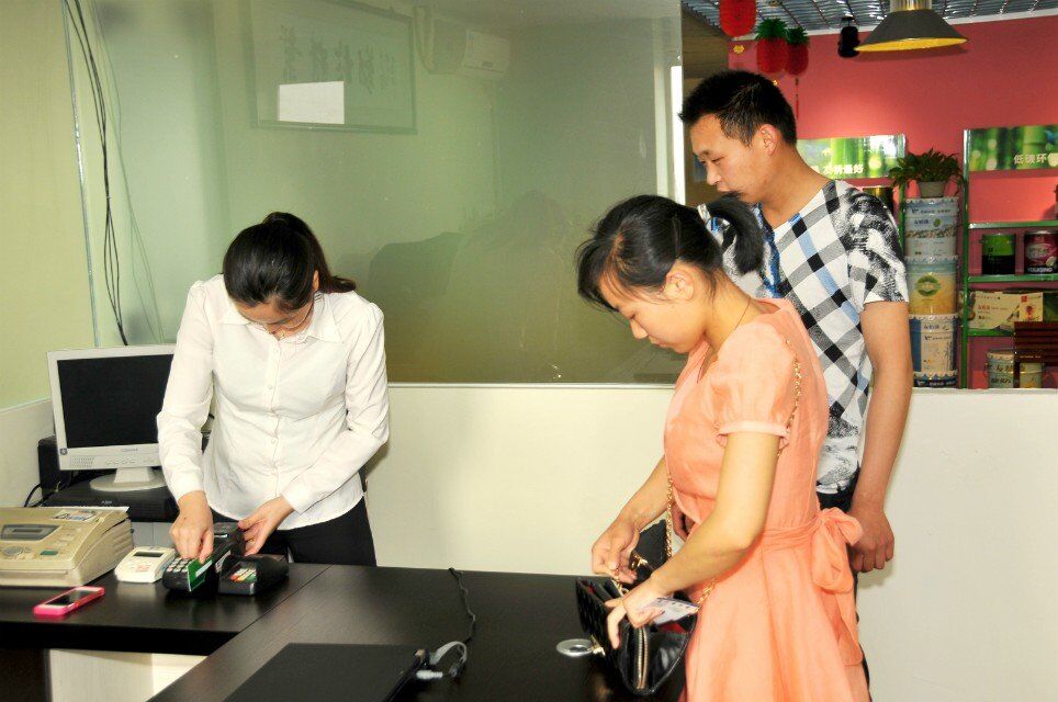 搶占先機(jī)加盟發(fā)展，友情漆助你輕松致富