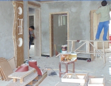 冒高溫戰(zhàn)酷暑，友情漆代理確保工程按時完工